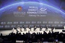 روسيا تعلن أن شركاتها النفطية مستعدة لخفض انتاجها