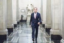 حاكم المصرف المركزي البريطاني يتجه الى الاستقالة