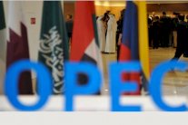 أوبك تخفض الإنتاج والنفط فوق الخمسين دولارًا