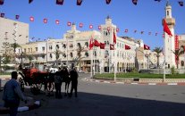 تونس تحصل على مساعدات لاقتصادها المنهك