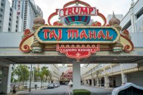 منتجعات ترامب مستمرة بجلب العمال الأجانب