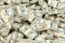 العراق يسترد مليارات من أمواله المسروقة