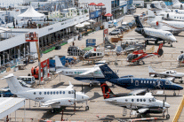 إيرباص وبوينغ توقعان عقودًا ضخمة