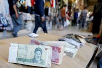 الشركات الغربية تتهيب التعامل مع إيران