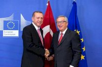 يونكر يأسف لرد فعل تركيا حول أغنية تسخر من أردوغان