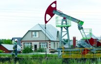 أسعار النفط تتراجع في آسيا لكنها تتجاوز الأربعين دولارًا