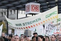 إضراب لعمال مصانع في ألمانيا للمطالبة بزيادة رواتبهم