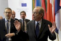 منطقة اليورو تنظر في تخفيف عبء الدين اليوناني