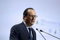 هولاند: لن أتراجع عن إصلاح قانون العمل