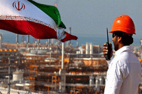 إيران تسعى إلى تعديل عقود النفط بعد رفع العقوبات