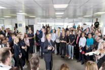 شبح مغادرة بريطانيا يطغى على مهرجان المستثمرين في ليفربول