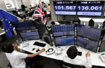 الجنيه الاسترليني عند ادنى مستوى له منذ عامين ازاء اليورو