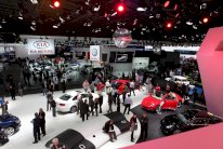 شركات صناعة السيارات في معرض ديترويت تترقب تغريدات ترامب