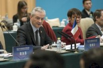 وزير الاقتصاد الفرنسي يشير إلى تقدم في المحادثات مع الصين