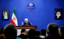الرئيس الإيراني يدافع عن أدائه الاقتصادي قبل الانتخابات