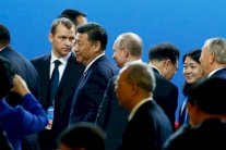 كوريا الشمالية تفرض نفسها على قمة 