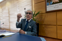 vمحافظ البنك المركزي المغربي غاضب من المراهنة على انخفاض الدرهم