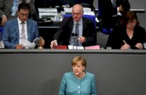 ميركل تحذر من نزعات 