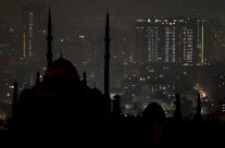 مصر ترفع اسعار الكهرباء المنزلية بين 18% و42%