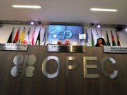 الدول النفطية ملتزمة اتفاق تقليص الانتاج