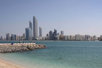 فايننشال تايمز: أبو ظبي تقاطع بنوكًا غربية تملك قطر نسبًا فيها