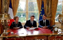 ماكرون يوقع إصلاح قانون العمل في إطار سياسته للتغيير