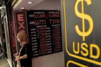 تركيا تكابد للجم تدهور الليرة