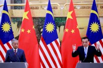 ماليزيا تؤجل مشاريع مع الصين لارتفاع كلفتها