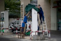 أسعار النفط تواصل انخفاضها في آسيا