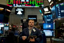 أكبر خسارة لمؤشر داو جونز الأميركي منذ مايو