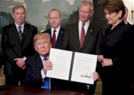 ترمب يشير إلى رسوم على واردات صينية بـ60 مليار دولار