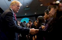 ترمب يدرس فرض رسوم على السيارات المستوردة