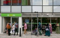 استقرار نسبة البطالة في بريطانيا عند 4,2 بالمئة