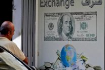 مؤسسات لبنانية تغلق أبوابها مع انهيار سعر صرف الليرة