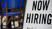 ارتفاع أكبر مما كان متوقعا لعدد الوظائف الجديدة في الولايات المتحدة في فبراير وتراجع البطالة