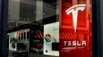 أسهم تسلا تتراجع بعد نشر أرقام تسليمات الربع الأول