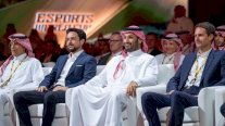 محمد بن سلمان يتوج شباب السعودية بكأس العالم للرياضات الإلكترونية (فيديو)
