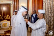 نجامينا تمنح علي الشمّري وسام «الفارس الوطني»