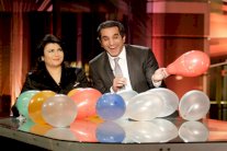 منى الشاذلي دافعت عن باسم يوسف ودعت الأمين لمراجعة موقفه