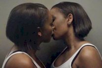 ميل بي تعود للأضواء بفيديو مثير يدعم المثليين