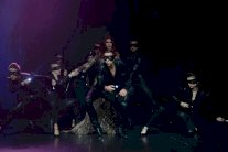 هيفاء بالشعر الأحمر وعاصي يشعل الجمهور!