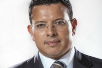 عمرو عبد الحميد يعود إلي 