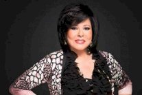 إسعاد يونس أكثر الممثلين تميزاً على كرسي المذيع