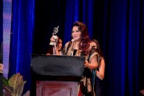 أحلام تُهدي تكريمها لـ