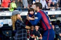 شاكيرا تصطحب طفلها