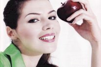 بوراك سيشار يدافع عن حبيبته خديجة شنديل 