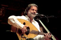 مارسيل خليفة يحيي الشهداء في حفله بالقاهرة 