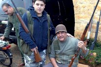 عاصي الحلاني ينشر صوره في رحلة الصيد على 