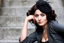 سارق حساب دنيز شاكير على تويتر ينشر رقم هاتفها 