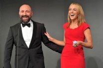 مريم أوزيرلي تفاجئ خالد أرجنش في حفل تكريمه